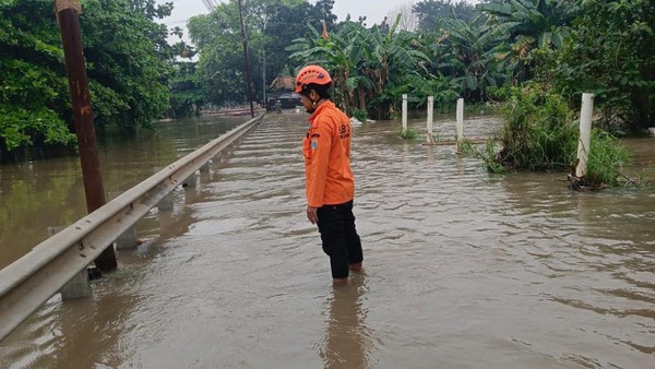 Banjir Jakarta Barat: 3 RT Terendam, Air 40 Cm!
