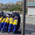 Ferrari Terguling! Truk Towing Kecelakaan, Ban Hampir Lepas