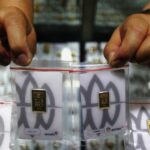 Harga Emas Antam Turun Drastis! Beli Sekarang Juga?