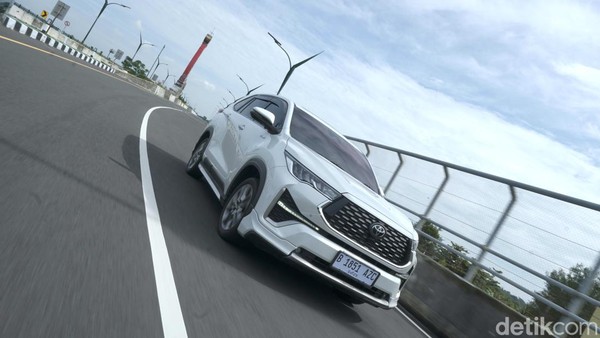Innova Zenix Rajai Penjualan Hybrid Mei 2025, Alphard Tertinggal?