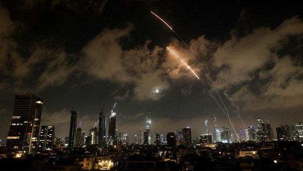 Iran Ancam Balas Dendam: Serangan Israel, AS Terlibat?