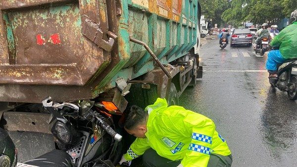 Kecelakaan Maut Bogor: Pemotor Vs Truk, Dua Korban Luka Parah