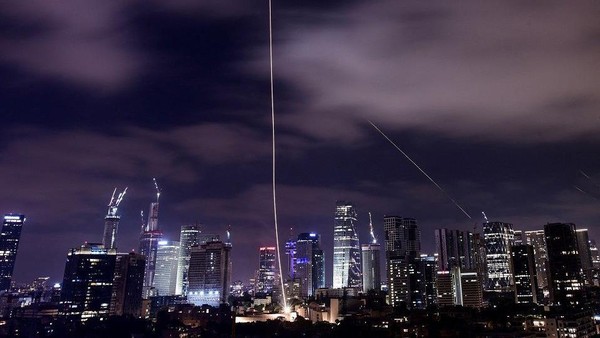 Konflik Iran-Israel: 42 WNI Terdampar, Nasib Mereka?