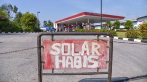 Krisis Solar Sumatra: Sopir Bus Antre Semalaman, Bisnis Terancam?