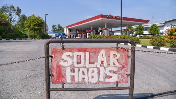 Krisis Solar Sumatra: Sopir Bus Antre Semalaman, Bisnis Terancam?