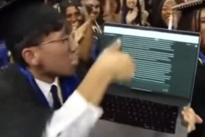 Mahasiswa Ini Guncang Wisuda: ChatGPT Jadi Bintangnya