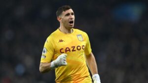 Martinez ke MU: Kiper Kelas Dunia, Penerus Schmeichel?