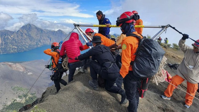 Medan Berat Rinjani: Evakuasi Pendaki Brasil Terhambat Cuaca Ekstrem