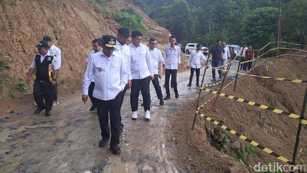 Negeri di Atas Awan Banten: Akses Jalan Diperbaiki Juli