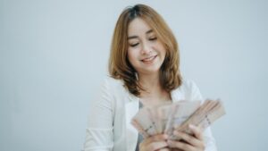 Pensiun Miliar Rupiah? Raih Mimpi Kaya dari Gaji UMR!
