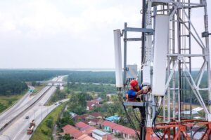 Perang Harga! Dua Raksasa Merger Operator Seluler Bersaing