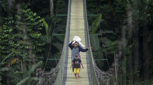 Petualangan Ekowisata Menakjubkan: Jembatan Gantung Citarum Bandung Barat