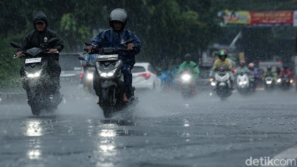 Prakiraan Cuaca RI: Kemarau Basah, Hujan Sepekan Depan? Cek!