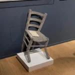 Pria Rusak Kursi Kristal Van Gogh: Insiden Mengejutkan di Museum Italia