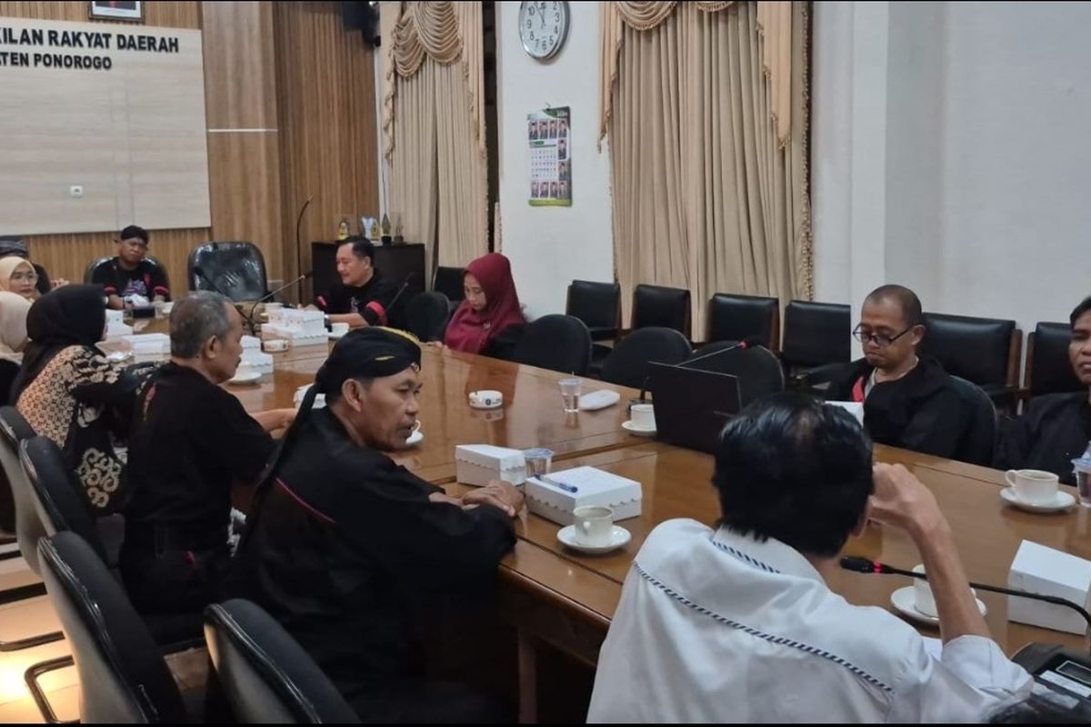 Pungli dan Penahan Ijazah SMP Ponorogo: DPRD Tindak Tegas