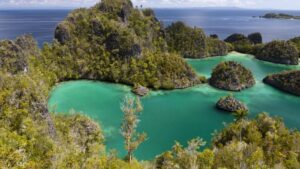 Raja Ampat: Dive Master Pilih Alam, Tolak Kekayaan Nikel