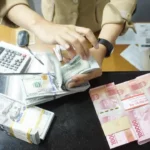 Rupiah Mengalahkan Dolar AS: Tarif Baja Trump Picu Kejutan