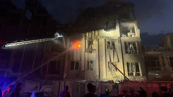 Serangan Israel ke Iran: RI Lindungi 383 WNI?
