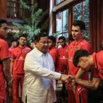 Timnas Indonesia: Momen Kocak Main Ular Naga di Rumah Prabowo