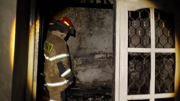 Tragedi Kebakaran Depok: Tiga Rumah Ludes Terbakar di Gang Sempit