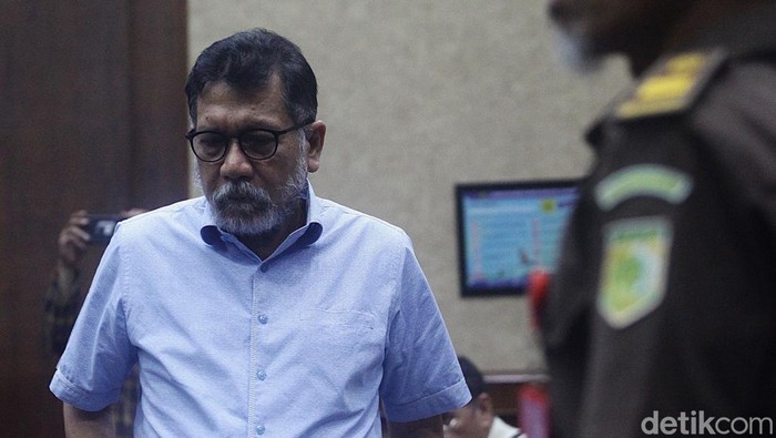 Vonis 16 Tahun Eks Pejabat MA Zarof: Hakim Menangis, Serakah!