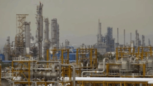 Harga Minyak Turun ke US$107 Usai Trump Jeda Serangan ke Iran