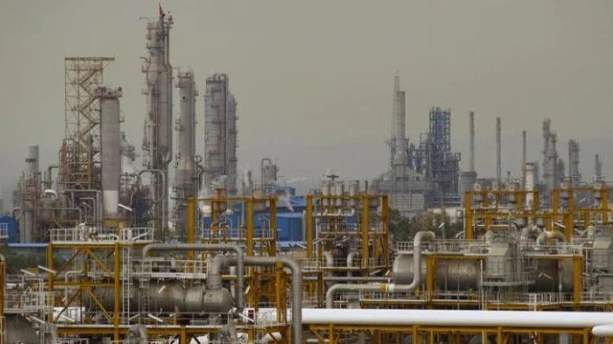 Harga Minyak Turun ke US$107 Usai Trump Jeda Serangan ke Iran