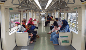 Hari Pertama WFH PNS, Penumpang LRT Jabodebek Turun 10 Persen