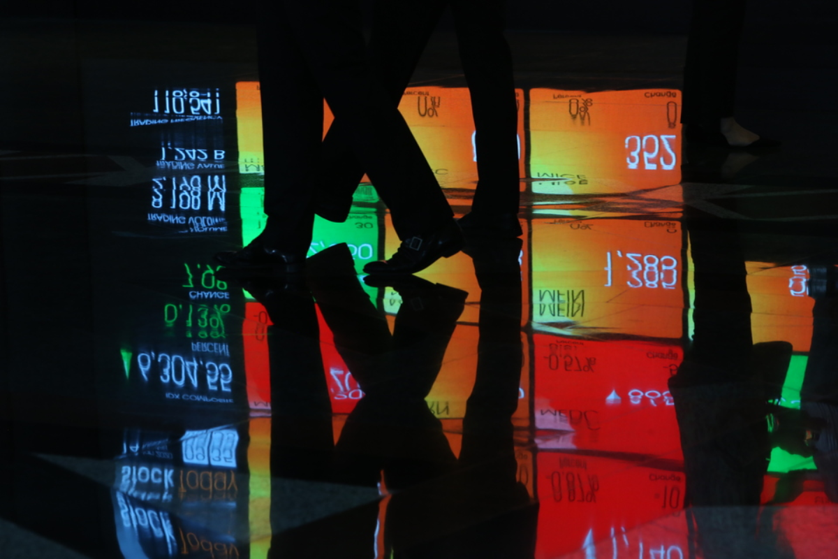 IHSG “Kurang Darah”, Ditutup Melemah ke Level 6.989 pada Perdagangan Sore Ini