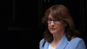 Menkeu Inggris Kecam Trump Plin-plan Perangi Iran: Tak Jelas Tujuannya