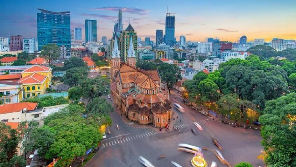 Turis Asing ke Vietnam Kini Wajib Isi Kartu Kedatangan Digital